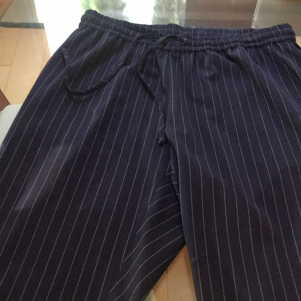 Stripe pant with pockets.